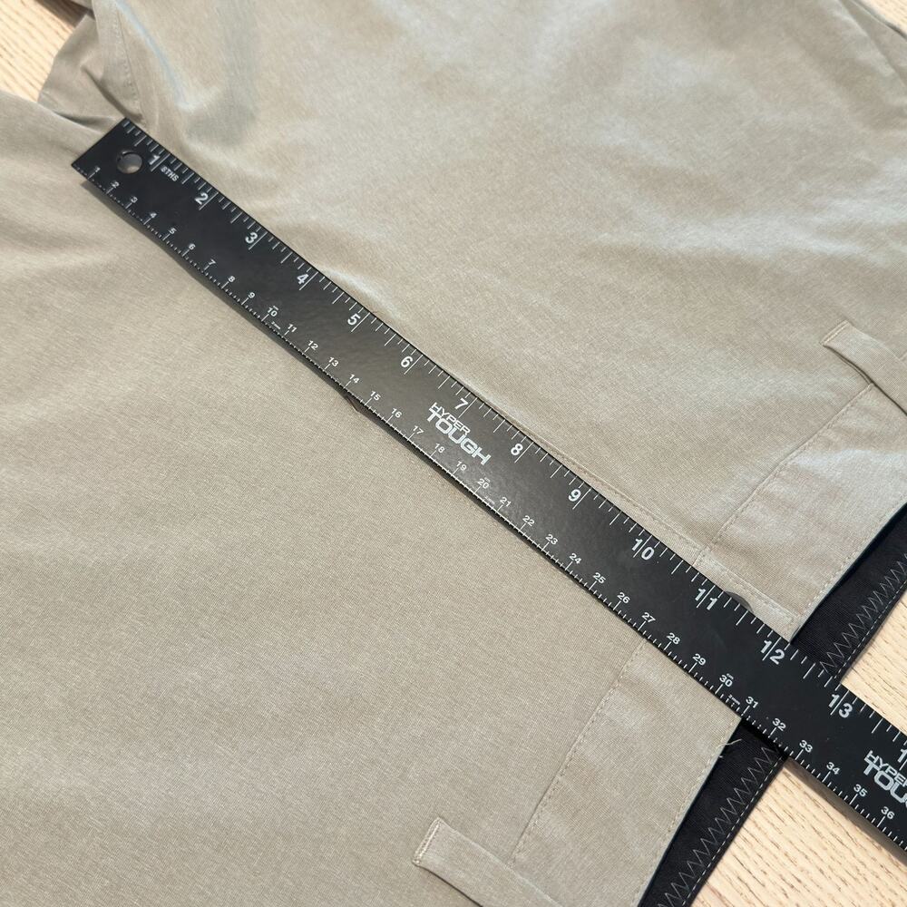 Vuori AIM Shorts V368 Mens 36 Stretch Performance Flat Front Khaki Athletic Golf - Picture 11 of 12